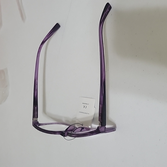 Readers - Picture 3 of 4